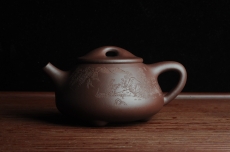 紫砂壶图片:优质紫茄泥全手工山水满瓢 雨过山色清 - 全手工紫砂壶网