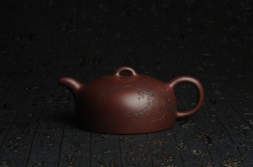 紫砂壶图片:油润底曹青 全手工半月 装饰梅花 特文气 - 全手工紫砂壶网