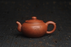 紫砂壶图片:特油润降坡泥 装饰山水 全手工大蕴存心壶 - 全手工紫砂壶网
