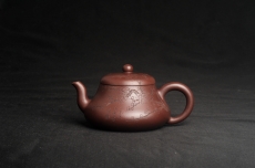 紫砂壶图片:油润底曹青 全手工君德茶壶 通转装饰梅花 特文气 - 全手工紫砂壶网