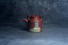 紫砂壶图片：美壶特惠 特好红皮龙精工洋桶壶 茶人醉爱 - 全手工紫砂壶网