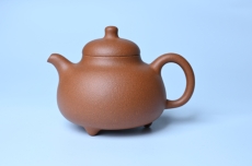 紫砂壶图片:美壶特惠 优质红降坡泥乳鼎壶 茶人醉爱 - 全手工紫砂壶网