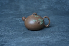 紫砂壶图片:美壶特惠 潜力股董静老师精品老段泥双色寿桃壶 茶人醉爱 - 全手工紫砂壶网