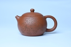 紫砂壶图片:油润降坡泥全手工小品西施壶 装饰童子图 天真无邪 - 全手工紫砂壶网
