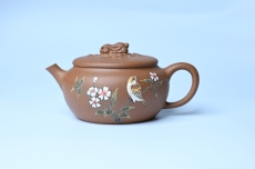 紫砂壶图片:美壶特惠 优质降坡泥花鸟听兔壶 茶人醉爱 - 全手工紫砂壶网