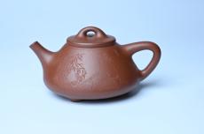 紫砂壶图片:特好底曹青 全手工小子冶石瓢 抚琴看修竹 装饰特文气 期待与亲结缘 - 全手工紫砂壶网