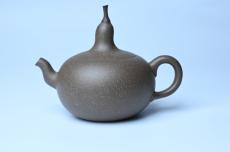 紫砂壶图片:美壶特惠 精致青段大肚茄子壶 茶人醉爱 - 全手工紫砂壶网