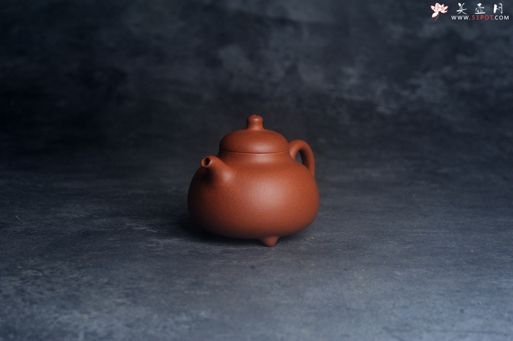 紫砂壶图片：美壶特惠 优质红降坡泥乳鼎壶 茶人醉爱 - 全手工紫砂壶网