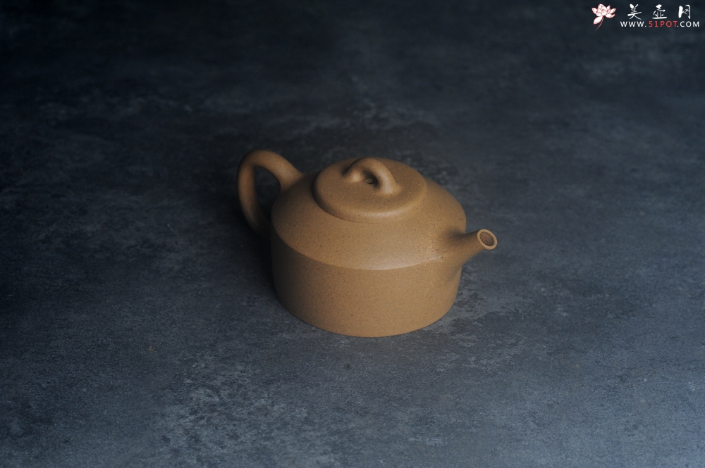 紫砂壶图片：美壶特惠 优质黄金段泥镜瓦壶 茶人醉爱 - 全手工紫砂壶网