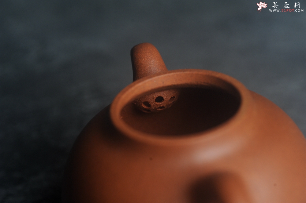 紫砂壶图片：美壶特惠 优质红降坡泥乳鼎壶 茶人醉爱 - 全手工紫砂壶网