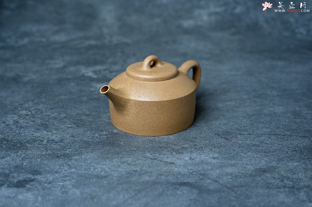 紫砂壶图片：美壶特惠 优质黄金段泥镜瓦壶 茶人醉爱 - 全手工紫砂壶网