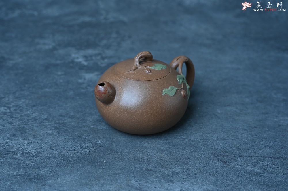 紫砂壶图片：美壶特惠 潜力股董静老师精品老段泥双色寿桃壶 茶人醉爱 - 全手工紫砂壶网