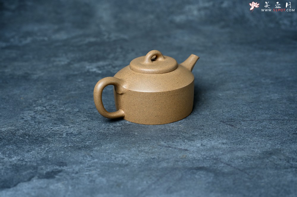 紫砂壶图片：美壶特惠 优质黄金段泥镜瓦壶 茶人醉爱 - 全手工紫砂壶网