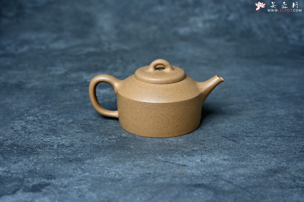 紫砂壶图片：美壶特惠 优质黄金段泥镜瓦壶 茶人醉爱 - 全手工紫砂壶网