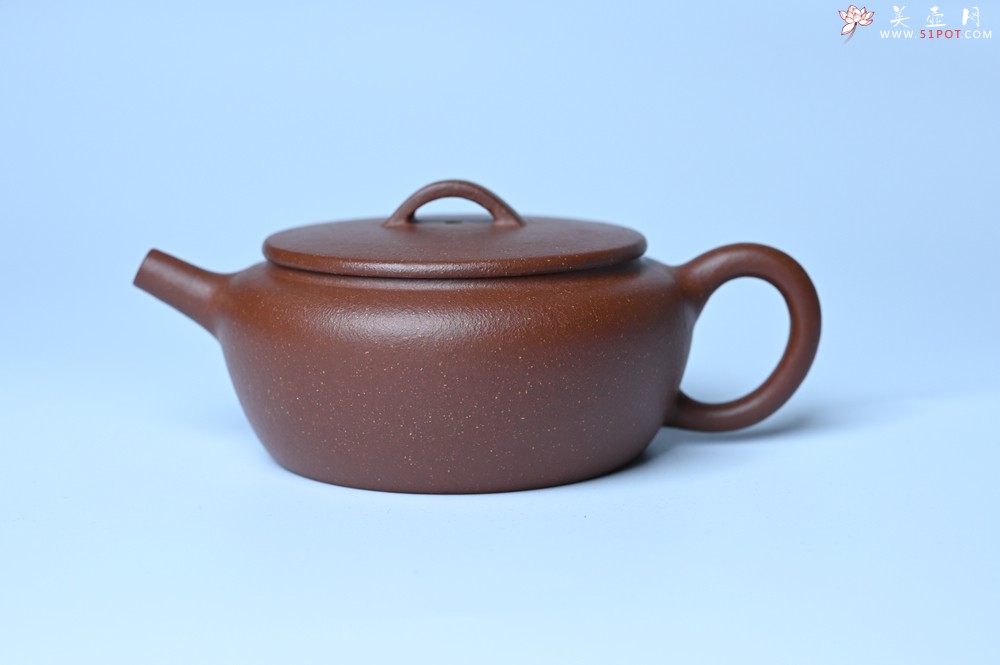 紫砂壶图片：美壶特惠 优质红降坡泥大口玉扁壶 茶人醉爱 - 全手工紫砂壶网