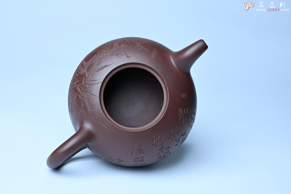 紫砂壶图片：潜力股周小培老师 油润底槽清 卡盖难度相当大 全手工半月紫砂壶 花间渴想相如露,竹不闲参陆羽经 - 全手工紫砂壶网